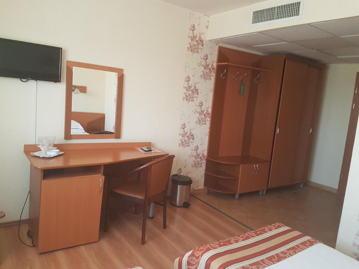 Hotel Transit Oradea Extérieur photo